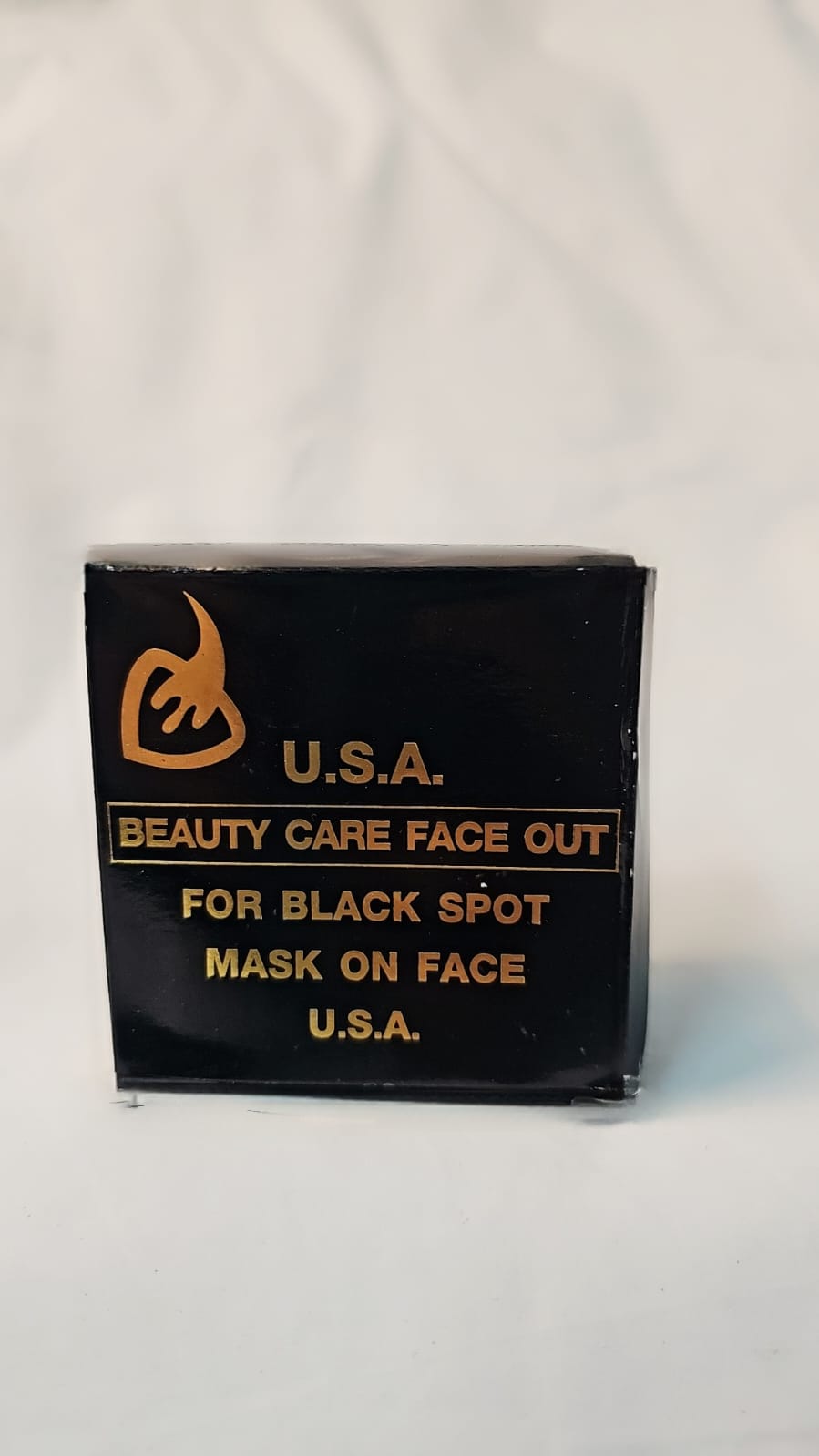 BLACK SPOT MASK ON FACE U.S.A
